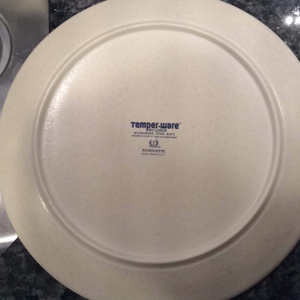 Four Lenox Temper-Ware Silhouette Dinner Plates - Picture 4 of 5